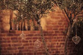 Atrium Suites