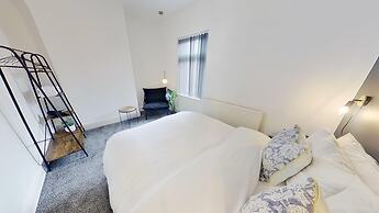 2 Bedroom House - Wifi - Parking - Pool Table