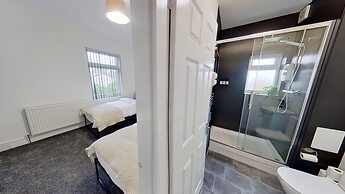 2 Bedroom House - Wifi - Parking - Pool Table