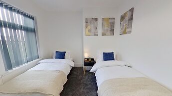 2 Bedroom House - Wifi - Parking - Pool Table