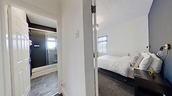 2 Bedroom House - Wifi - Parking - Pool Table
