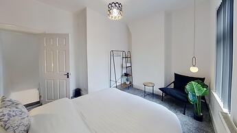 2 Bedroom House - Wifi - Parking - Pool Table