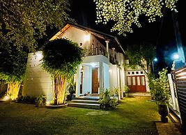 Cenreeza Airport Villa