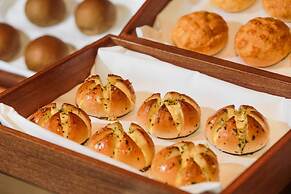 HUALUXE Shenzhen Bao'an by IHG