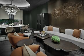 HUALUXE Shenzhen Bao'an by IHG