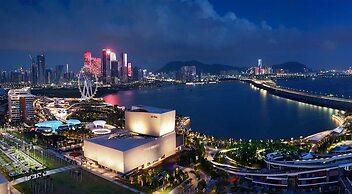 HUALUXE Shenzhen Bao'an by IHG