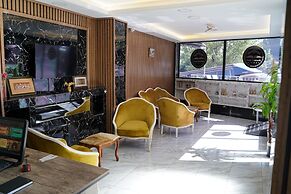 Sword Suit Hotel