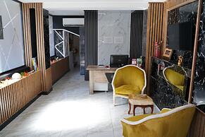 Sword Suit Hotel
