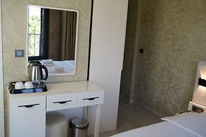 Sword Suit Hotel