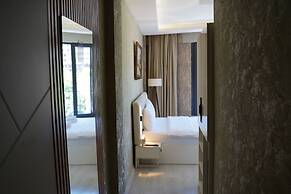 Sword Suit Hotel