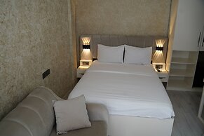 Sword Suit Hotel
