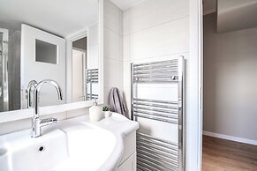 Alimos Luxury 3 Bd Apt w Stunning Views