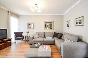 Alimos Luxury 3 Bd Apt w Stunning Views