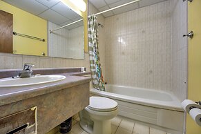 6032 Persepolis Inn