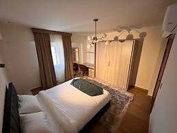 White Palace Serviced Apartments