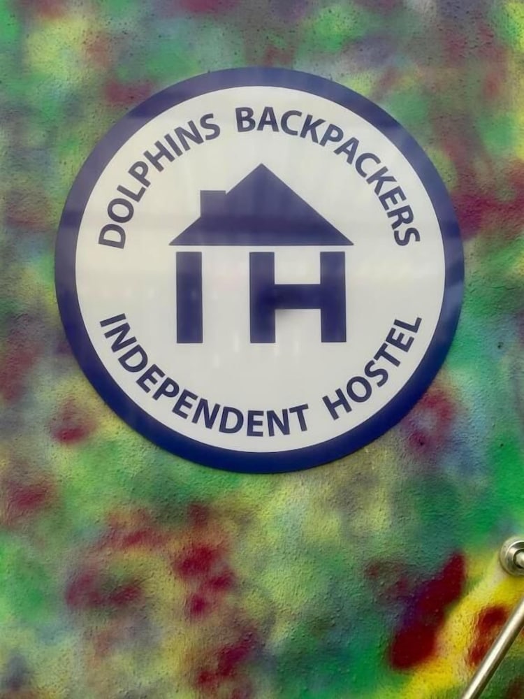 Dolphins Backpackers