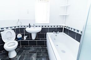 A Stunning Four Bed House in Posh Oadby, Leicester