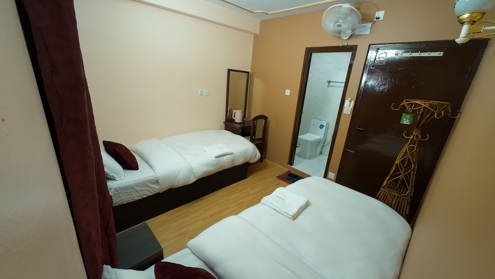 Hotel Triratna