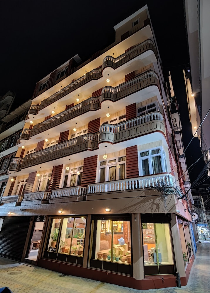 Hotel Triratna