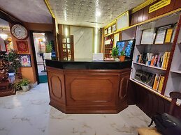 Hotel Triratna