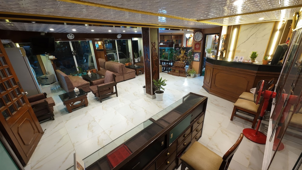 Hotel Triratna