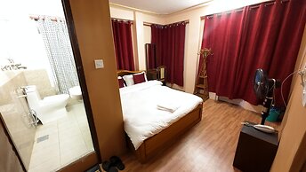 Hotel Triratna