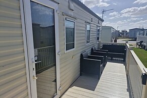 3-bed Caravan, Sleeps 8, Pool & Beach