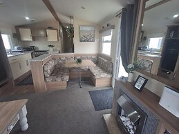 3-bed Caravan, Sleeps 8, Pool & Beach