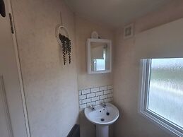 3-bed Caravan, Sleeps 8, Pool & Beach