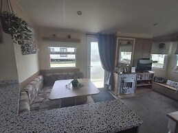 3-bed Caravan, Sleeps 8, Pool & Beach