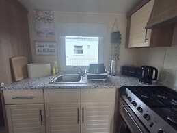 3-bed Caravan, Sleeps 8, Pool & Beach