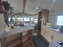 3-bed Caravan, Sleeps 8, Pool & Beach