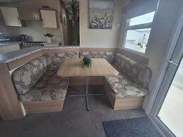 3-bed Caravan, Sleeps 8, Pool & Beach