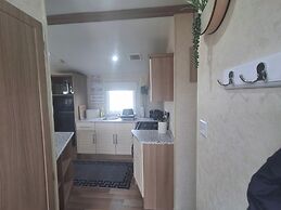 3-bed Caravan, Sleeps 8, Pool & Beach