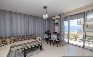 The Blue Apartment 2BR Balcony Seaview