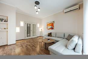 The Old-clock Apartment Modern 2BR