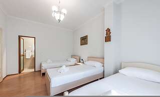 The Old-clock Apartment Modern 2BR