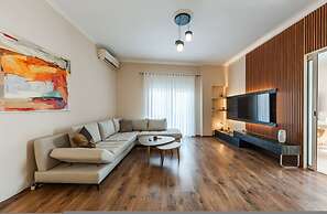 The Old-clock Apartment Modern 2BR