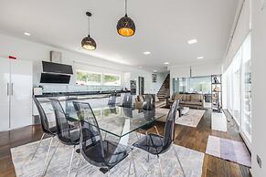 Exclusive Lake Villa 4BR With Private Pool
