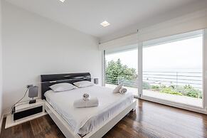 Exclusive Lake Villa 4BR With Private Pool