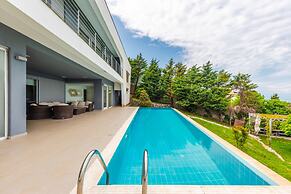 Exclusive Lake Villa 4BR With Private Pool