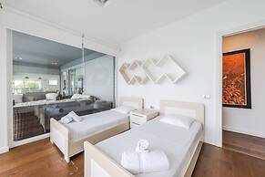 Exclusive Lake Villa 4BR With Private Pool