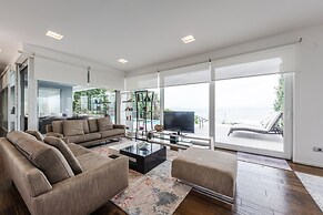 Exclusive Lake Villa 4BR With Private Pool