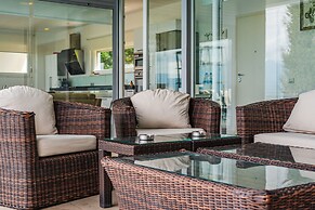 Exclusive Lake Villa 4BR With Private Pool