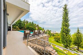 Exclusive Lake Villa 4BR With Private Pool