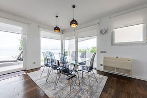 Exclusive Lake Villa 4BR With Private Pool