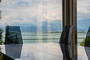 Exclusive Lake Villa 4BR With Private Pool
