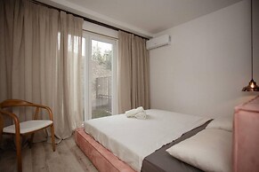 The Luxury Garden Apartment 2BR in Shkod r