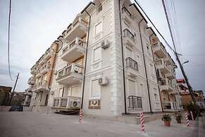 The Luxury Garden Apartment 2BR in Shkod r