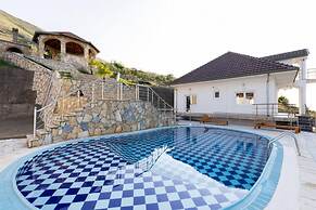 The Lake House 2 Pool Access